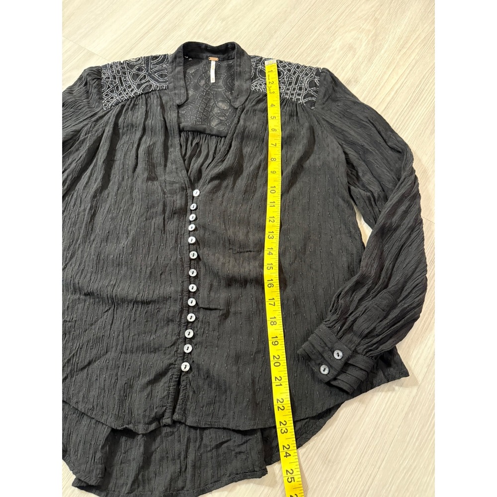 Free People Black Crinkle Gauze Lace Shoulder Button Down Blouse XS OB524584 - Picture 8 of 13